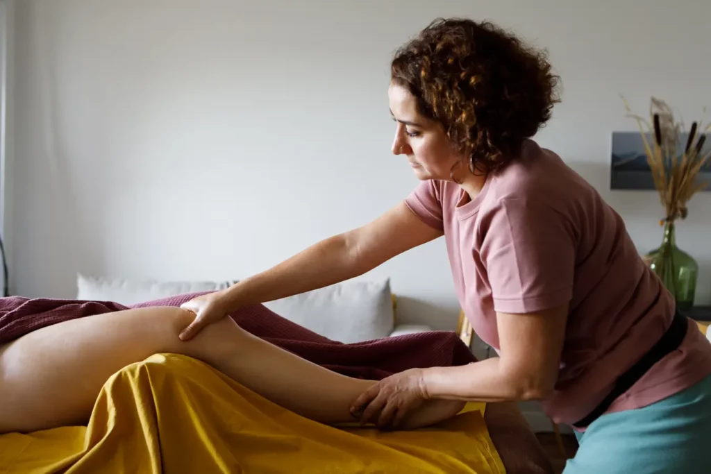 Jambes lourdes pendant la grossesse : solutions naturelles