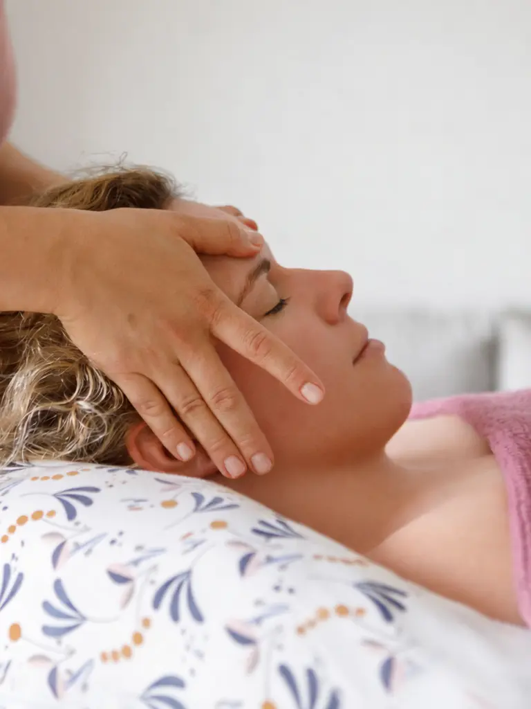 Massage liftant Kobido : le soin anti-âge naturel